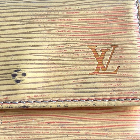 Louis Vuitton Yellow Epi Keyholder - Picture 10 of 12